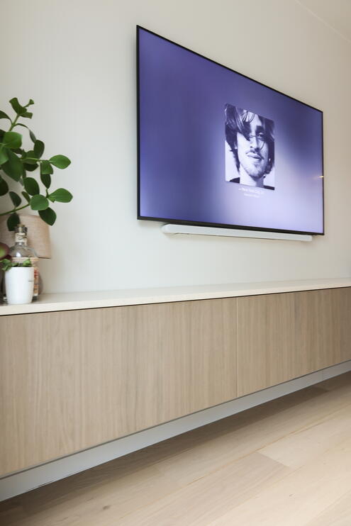 detail tv-meubel maatwerk MKB Keukens